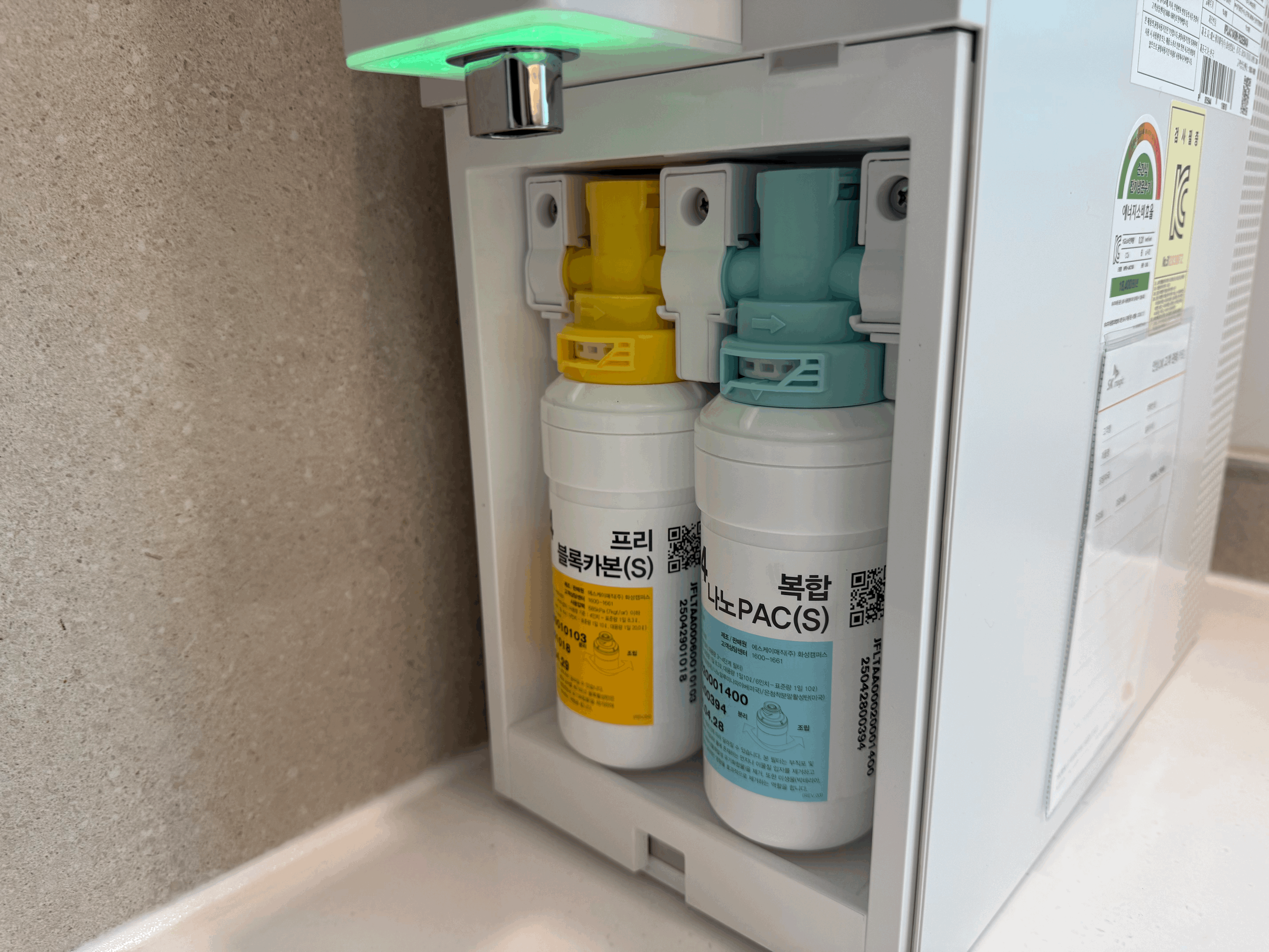 뚜껑을 열어주면 끝