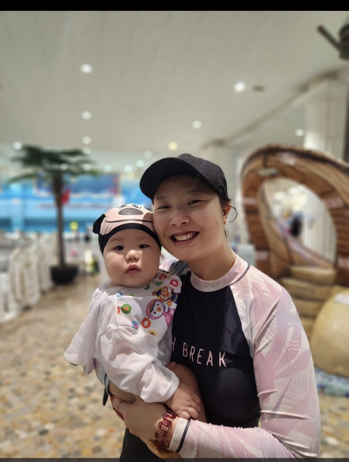 씨랄라 워터파크에서 엄마와 아기