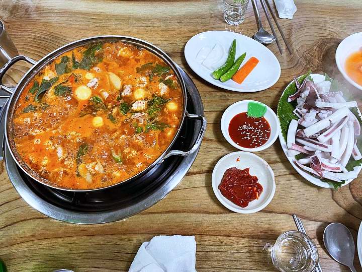 인천 동구 맛집 추천 생방송투데이 겨울엔 꼭 강추 술안주 알찬 맛 대결 닭 알탕 오늘방송 수요맛전