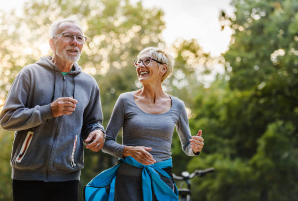 갱년기 증상과 중년 건강 관리 및 중요성
