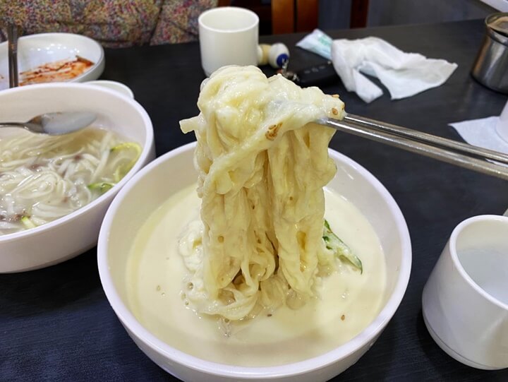 훼미리손칼국수보쌈-콩국수