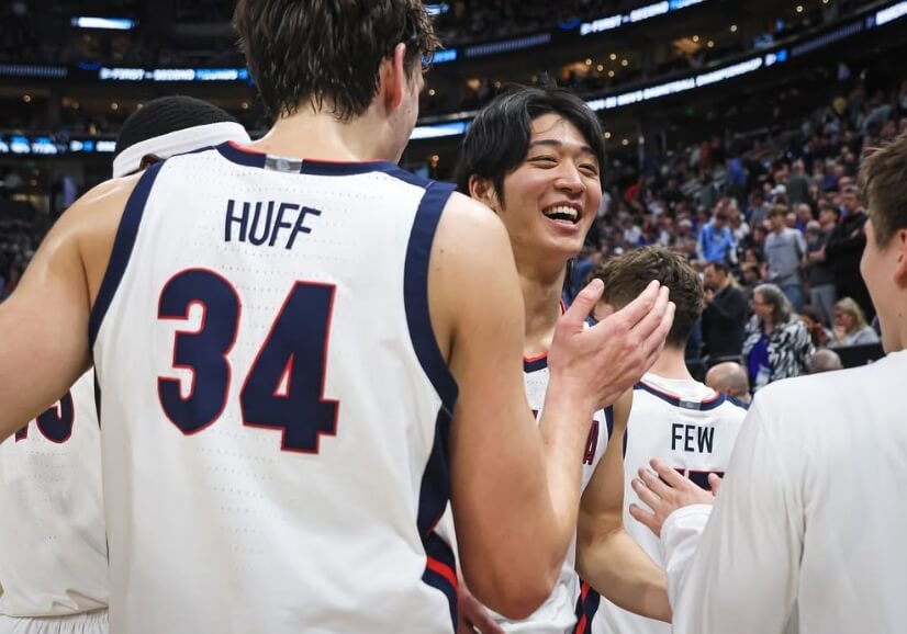 농구유니폼을입은남성-웃고있는모습