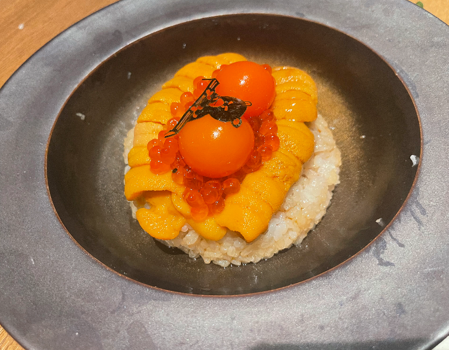 쿠마노 야키토리 우니와 연어알 덥밥