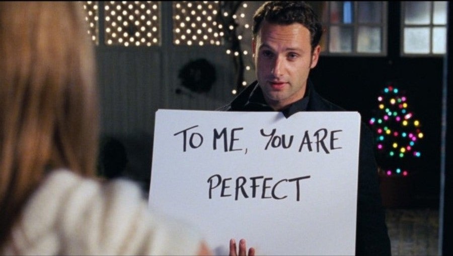 영화 러브액츄얼리의 한장면. 스케치북으로 고백하는 장면이다