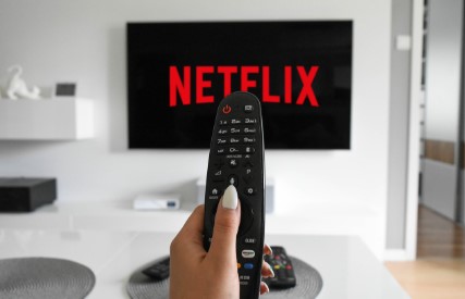 2025 OTT 요금 전쟁! 넷플릭스는 인상&amp;#44; 쿠팡은 무료&amp;#44; 네이버는 유지