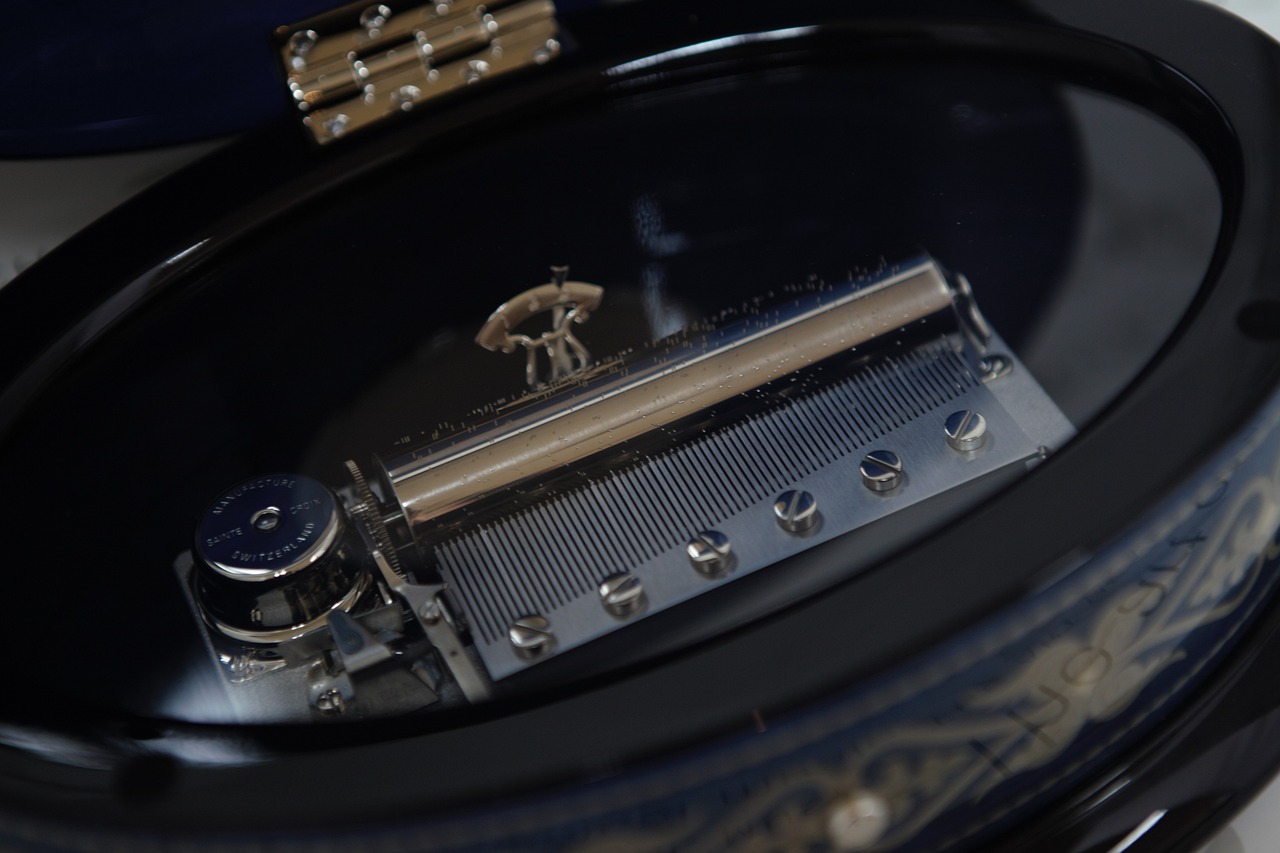 오르골을 되살리는 오르골 장인의 하루