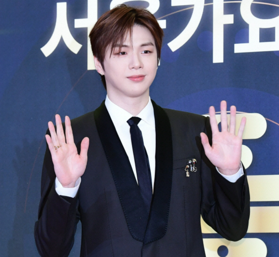 강다니엘100억사기-소속사대주주누구