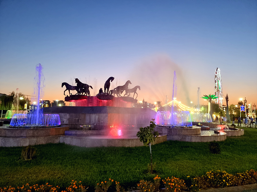 공원내 분수대 야경