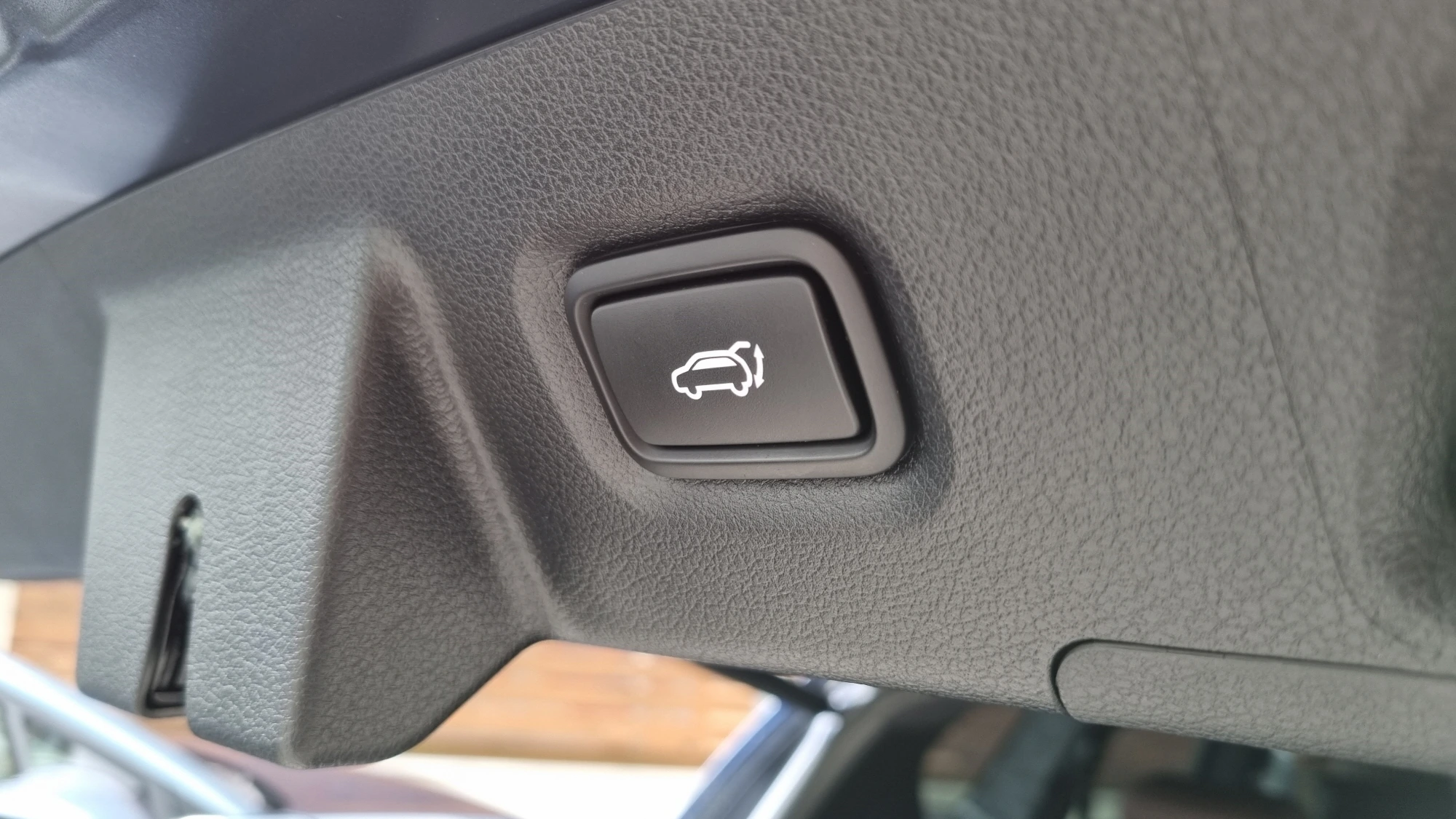 파워테일게이트 닫힘 버튼