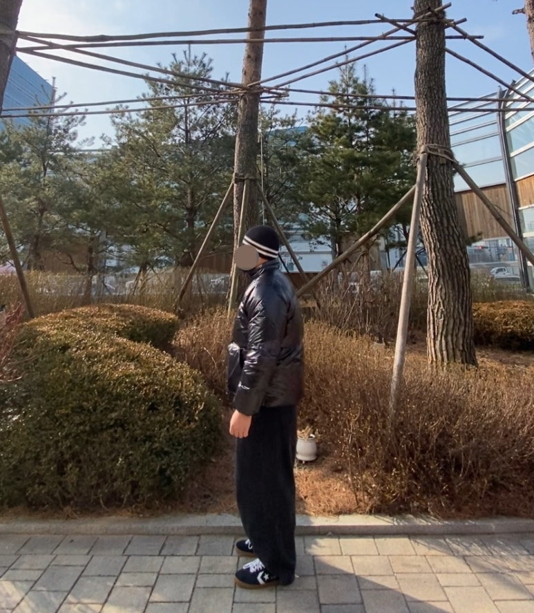 데일리룩('26.1.14.)루오에스펙 울니트비니 울버킷햇 울비니, 마뗑킴 점퍼 패딩 숏패딩 유광패딩 유광점퍼 숏점퍼, 무신사스탠다드 벌룬 팬츠, 컨버스 올스타 클래식 트레이너 옥스