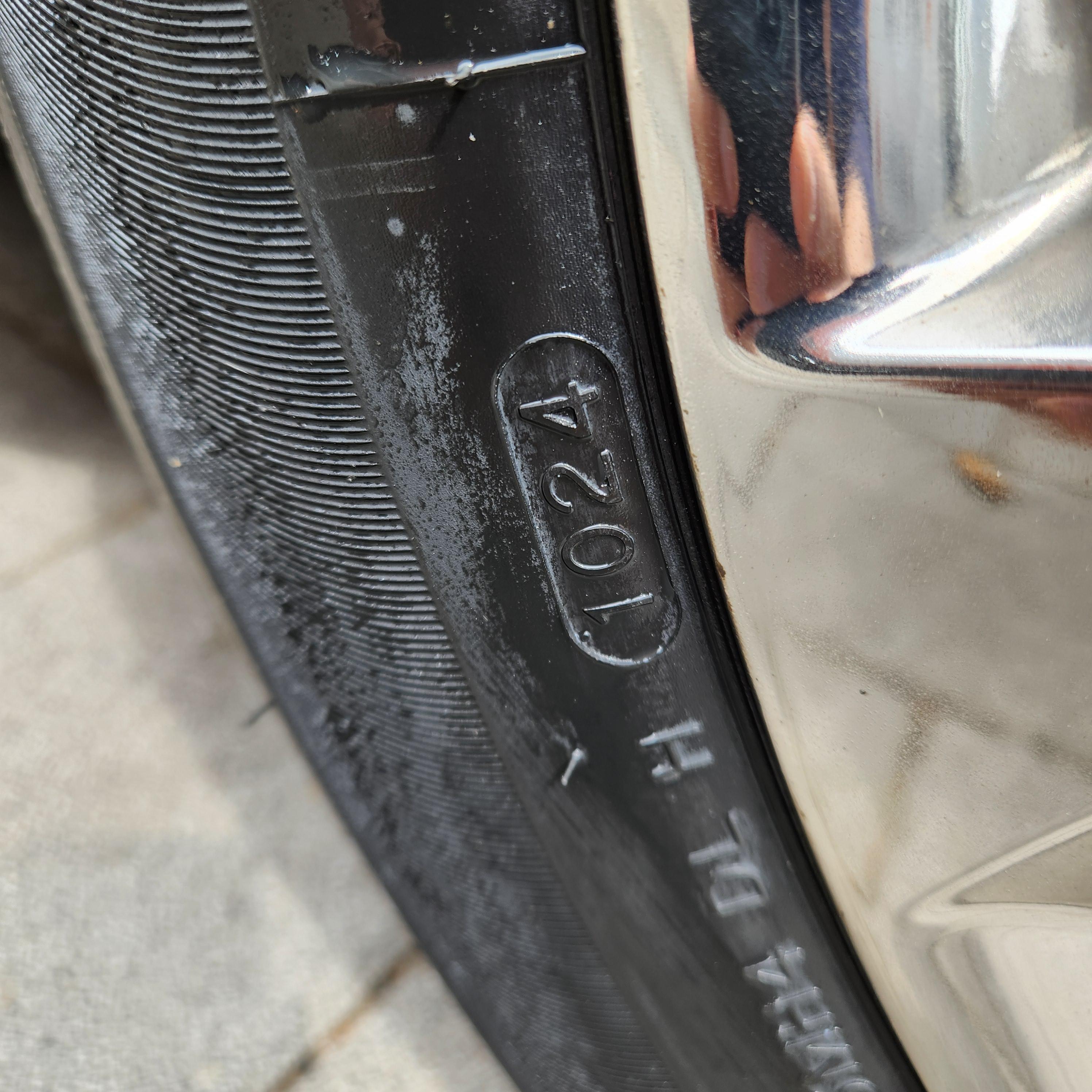 24년 10주차에 생산된 새 타이어