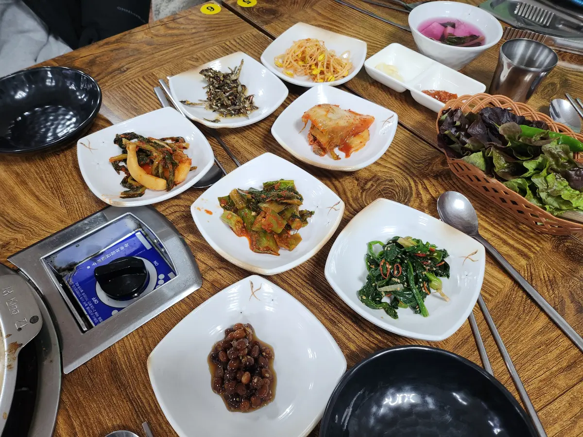 지리산-온천랜드-식당-산하가든-밑반찬