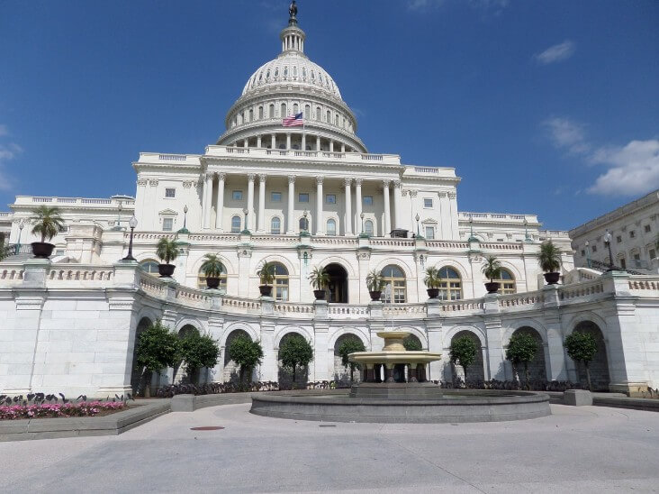 밖에서 바라본 건물 외관