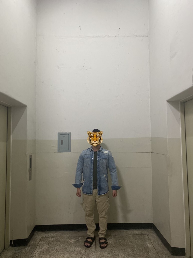 데일리 룩(오뭘입)_저녁_자라 청자켓, 지오다노 카키 반팔티, 자라 카고바지, 버켄스탁 샌들, 남자꿀조합스타일링, OOTD