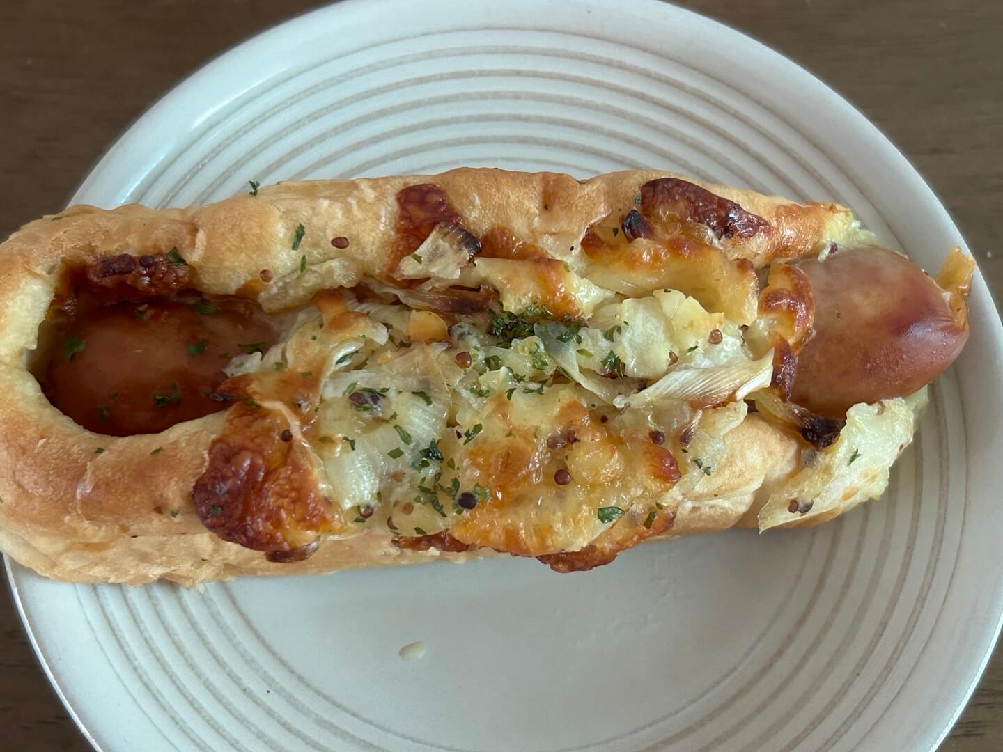 전자레인지에 돌린 소시지 브레드