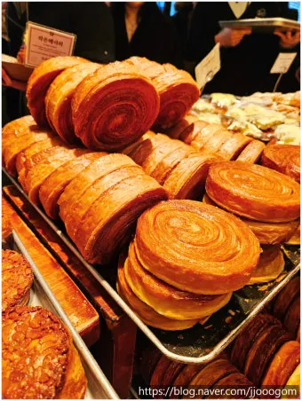 성심당 빵 추천 망고시루가 아닌 망고롤 맛은 어떨까_2