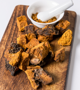 버섯을-가루로-빻는-모습