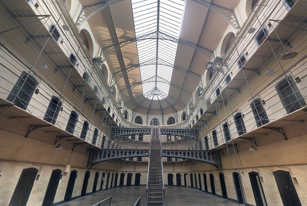 교정 관련 종사자들의 근무처