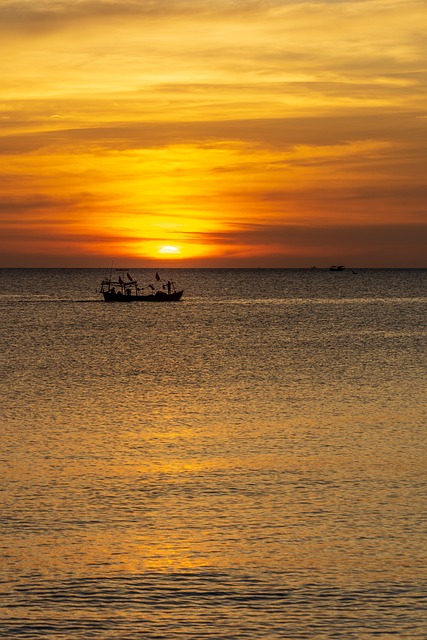 해가 지는 바다 모습