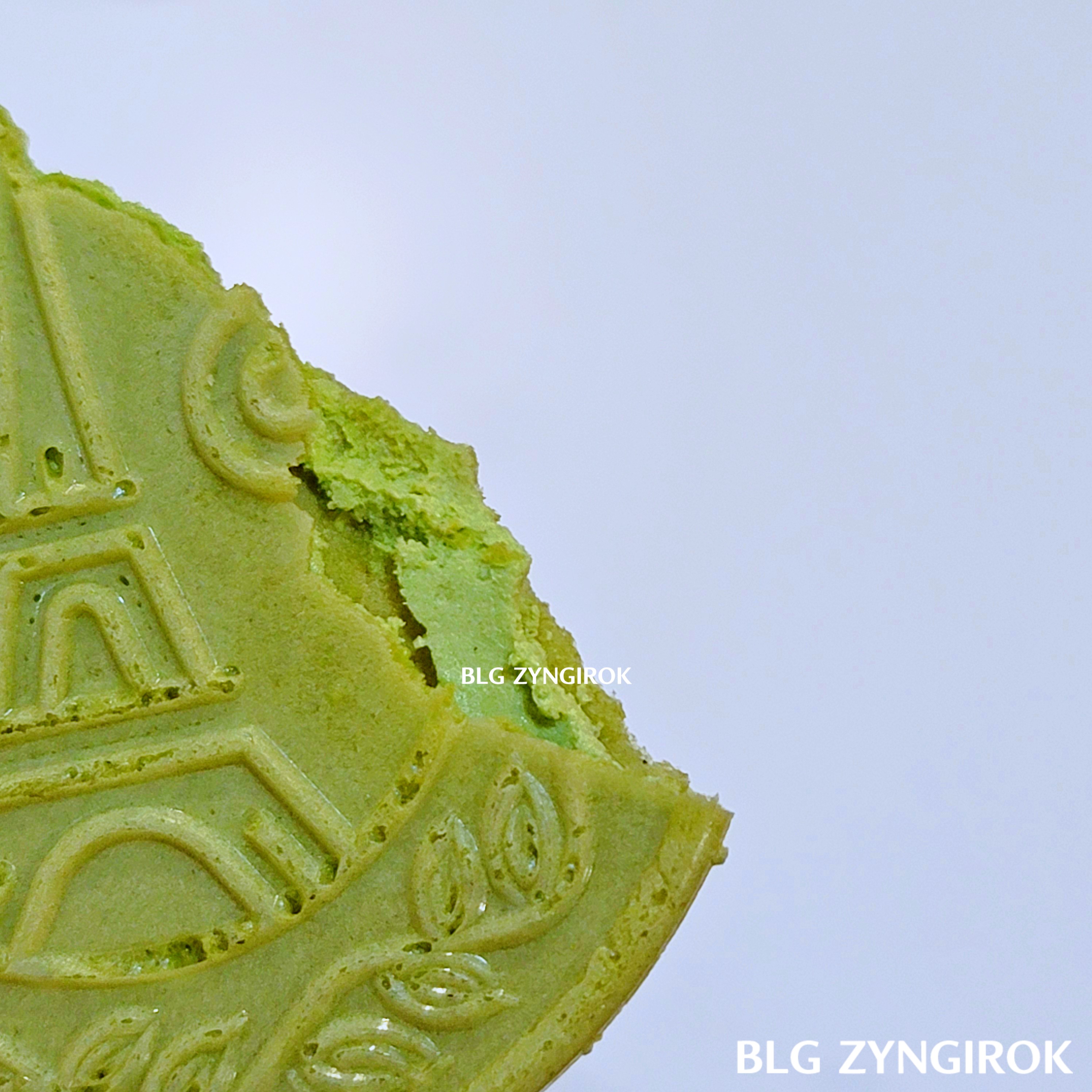 노브랜드 말차 샌드 웨이퍼 단면 모습이다.