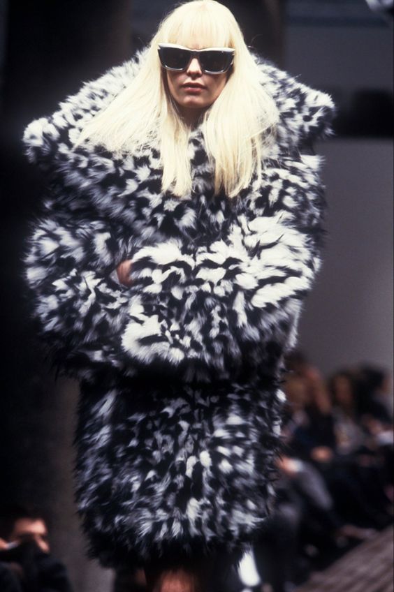 어떻게 칼 라거펠트는 패션계에 영향을 끼쳤는가?