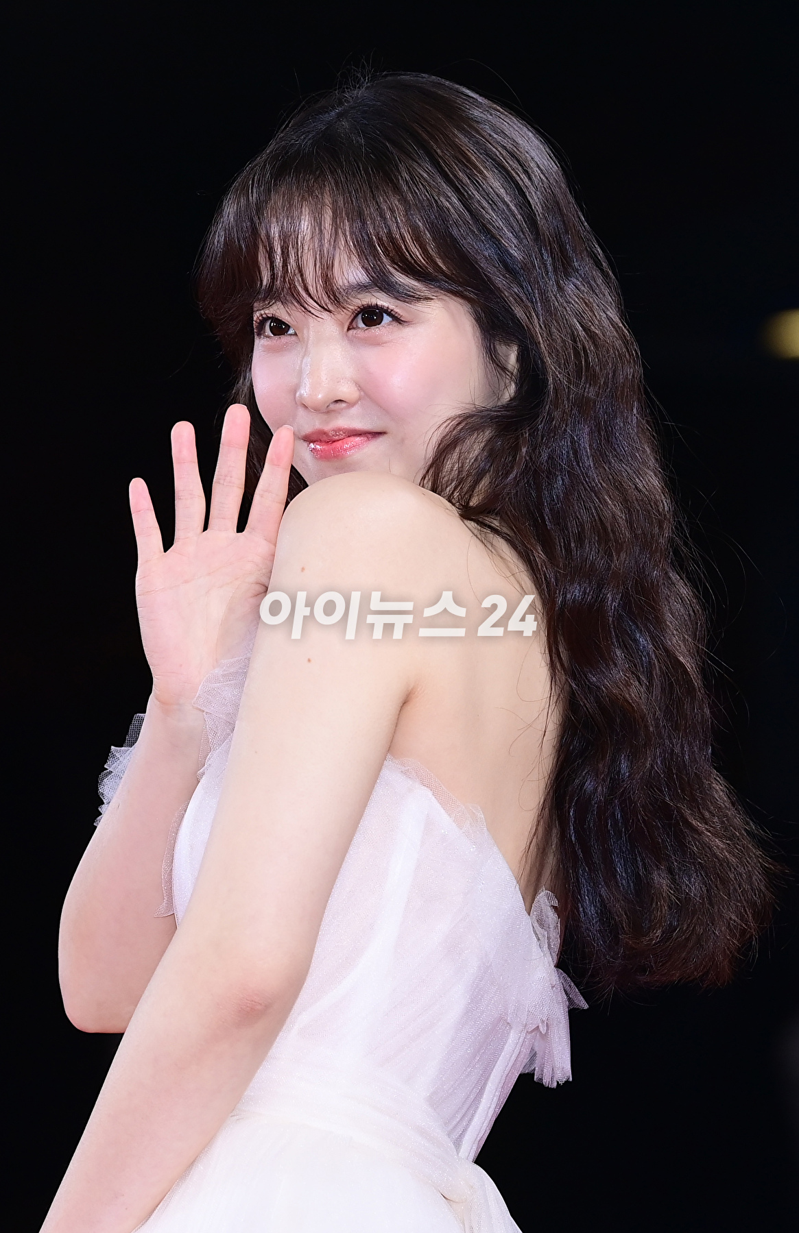 배우 박보영이 24일 오후 서울 영등포구 여의도 KBS홀에서 진행된 제44회 청룡영화상 레드카펫 행사에 참석하고 있다. [사진=정소희 기자]