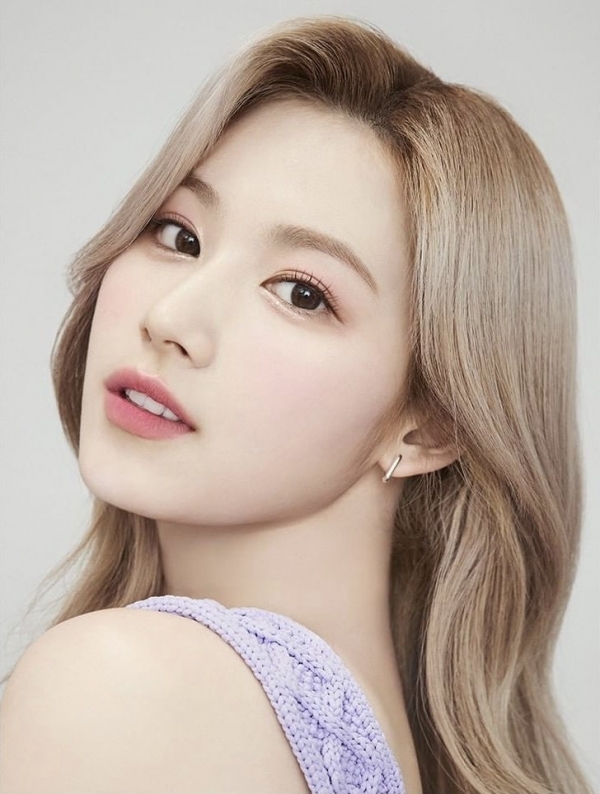 사나 나이 트와이스 실물 프로필 키 인스타 화보 다이어트 고화질 과거 배경화면 다리 레전드