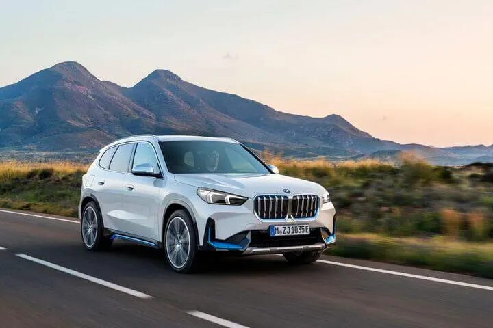 BMW ix1 외관