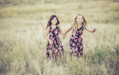 형제자매 간의 경쟁과 협력: 가족 내 동적 관계 분석