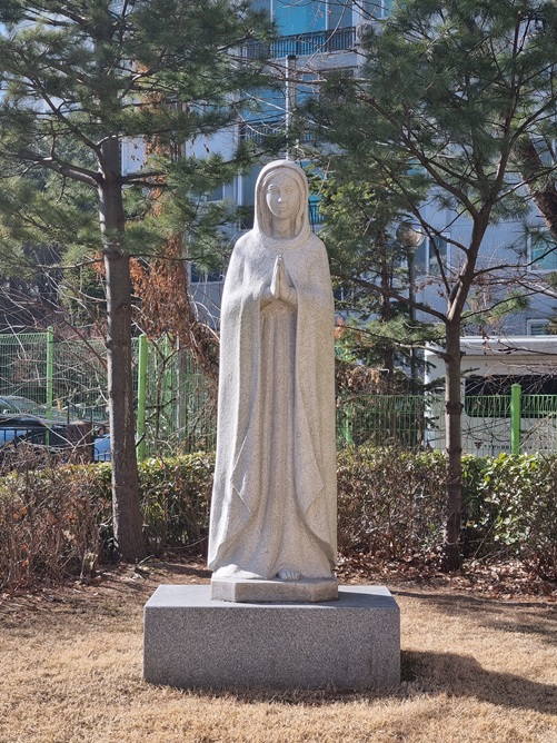 인헌동성당 성모상
