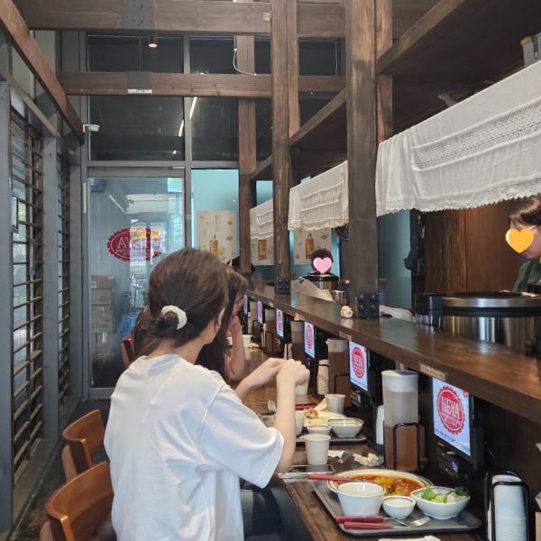 자곡동 함박스테이크 전문점 헤야의 테이블 좌석