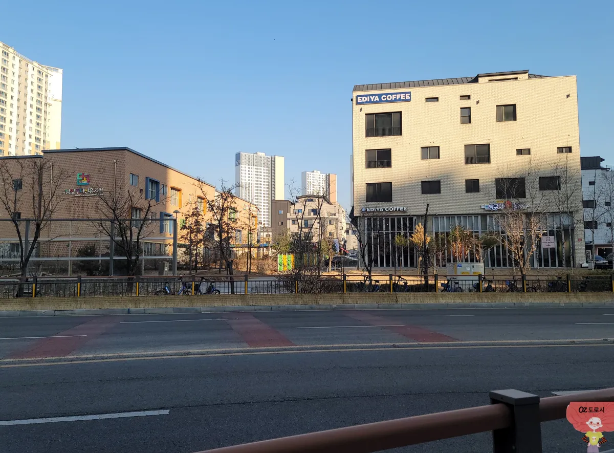 경기도-남양주시-다산중앙점-이디야-커피-도로변에서-본-이디야-건물-외관
