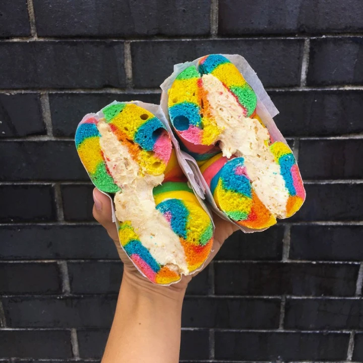 크림치즈를 넣은 베이글