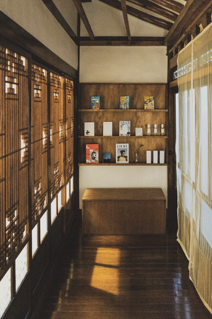 한옥에서 각 방의 문과 창문 배치가 지닌 기능적 이유: 자연과 사람의 조화