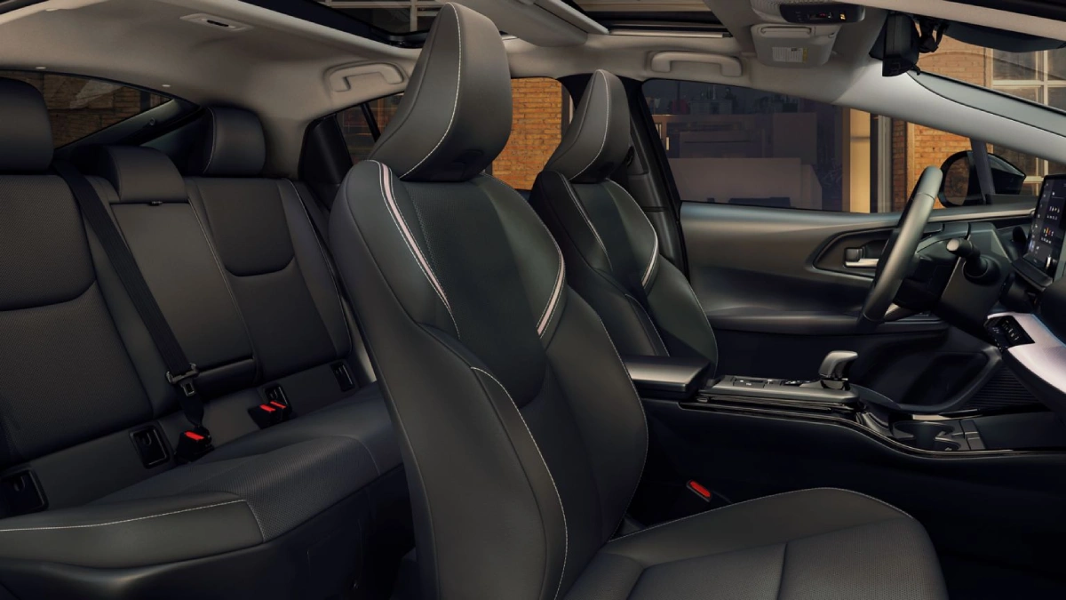 토요타 프리우스 5세대 시트