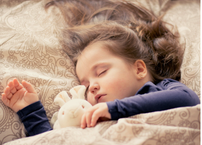 깊게 잠든 아이