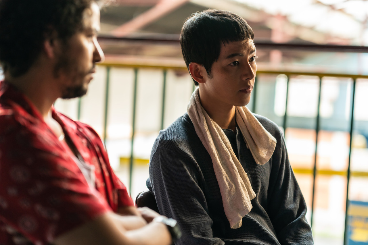 영화-보고타-마지막-기회의-땅-송중기-스틸컷