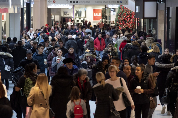박싱 데이(boxing day)에는 최대 할인 행사를 실시한다.