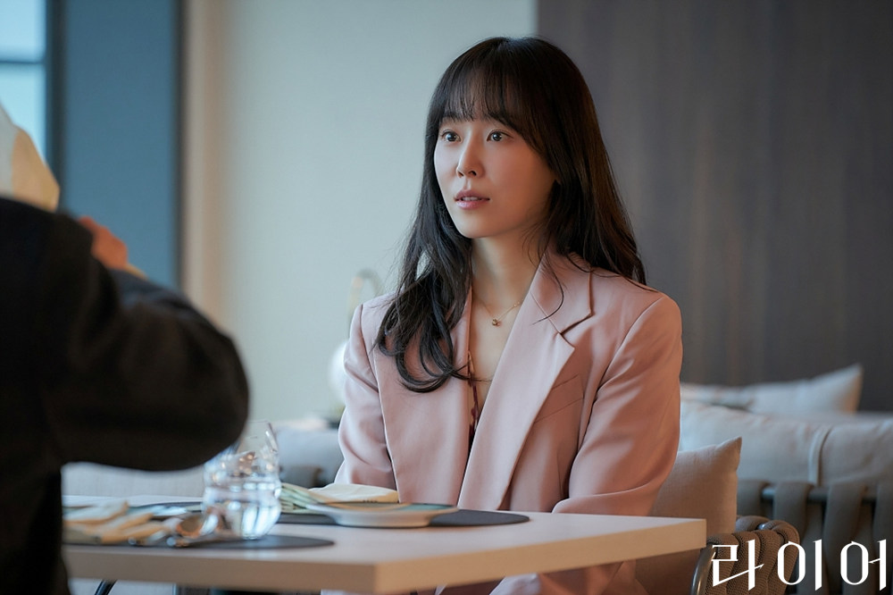 라이어 1회 첫 만남과 데이트 줄거리 관련 이미지 2