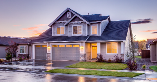 불빛이 나오는 이층 주택