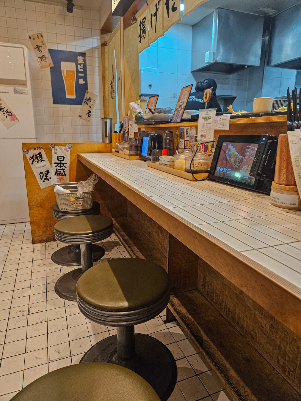 요미우돈교자 분위기