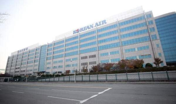 대한항공, 비상경영, 고유가, 중동전쟁, 유류할증료 인상, 아시아나항공, 진에어, 에어부산, 항공권 가격, 4월 해외여행, 항공유 폭등, 항공사 위기, 국제선 감편, 노선 축소, 우기홍 부회장, 항공업계 분석, 유가 129달러, 비용 절감, 에어서울, 티웨이항공, 항공기 운항 조정, 항공비용 분석, 항공권 예매 전쟁, 인천공항 현황, 고환율 위기