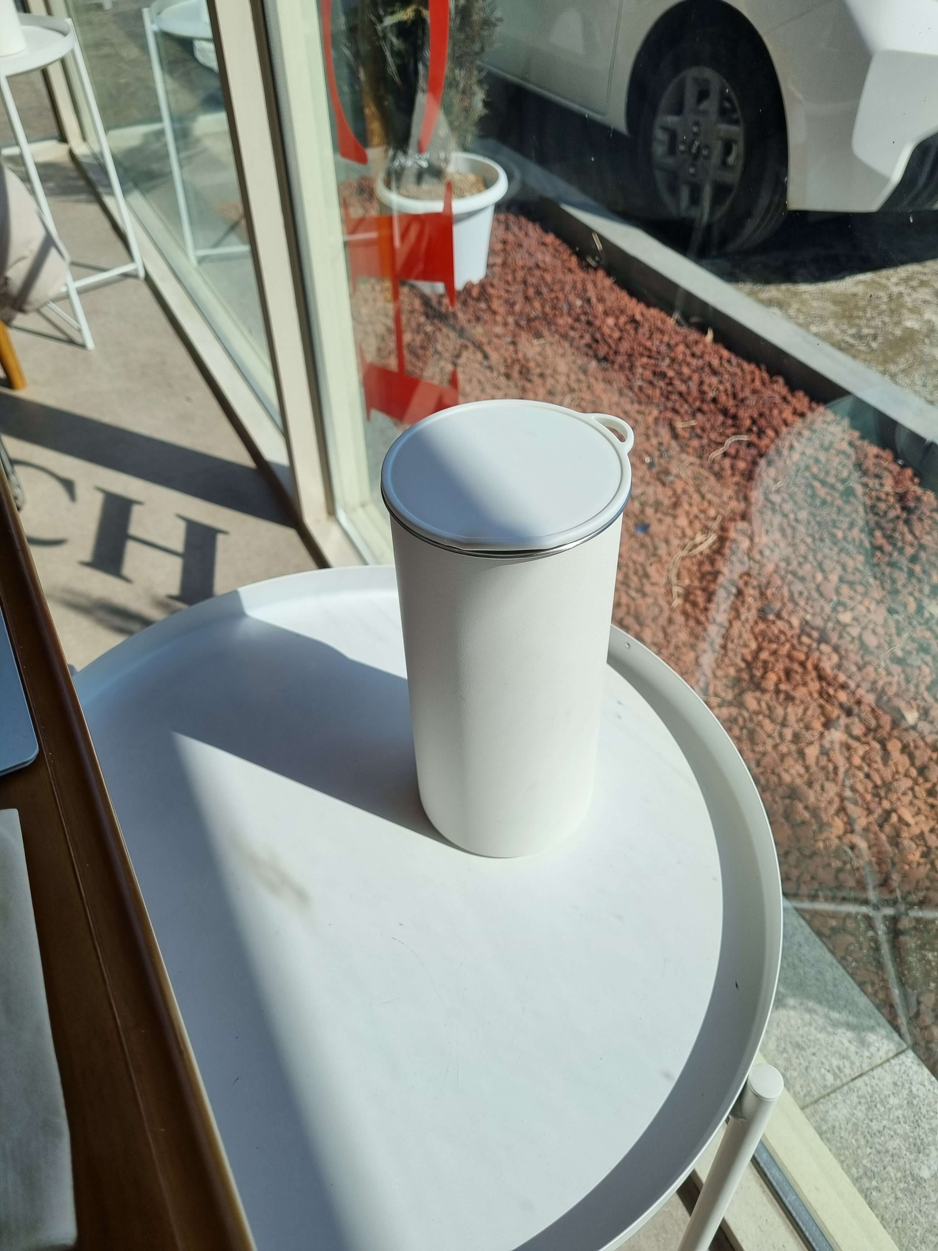 다이닝온 물병 놓는 자리