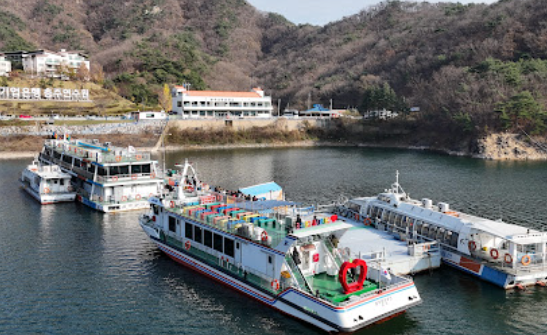 충주호 유람선