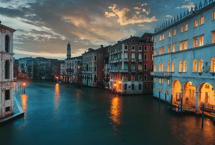 아시아 vs 유럽 여름 여행지: 문화, 기후, 비용