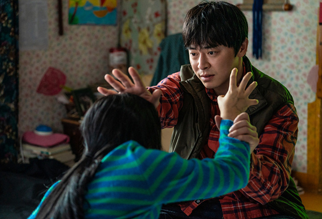 영화 &lsquo;좀비딸&rsquo; 정리: 쿠키영상 개봉일 조정석&middot;최유리&middot;이정은, 그리고 웹툰 원작까지!