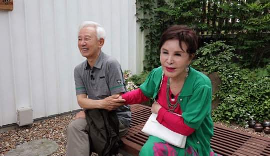 김세레나 김홍신 작가