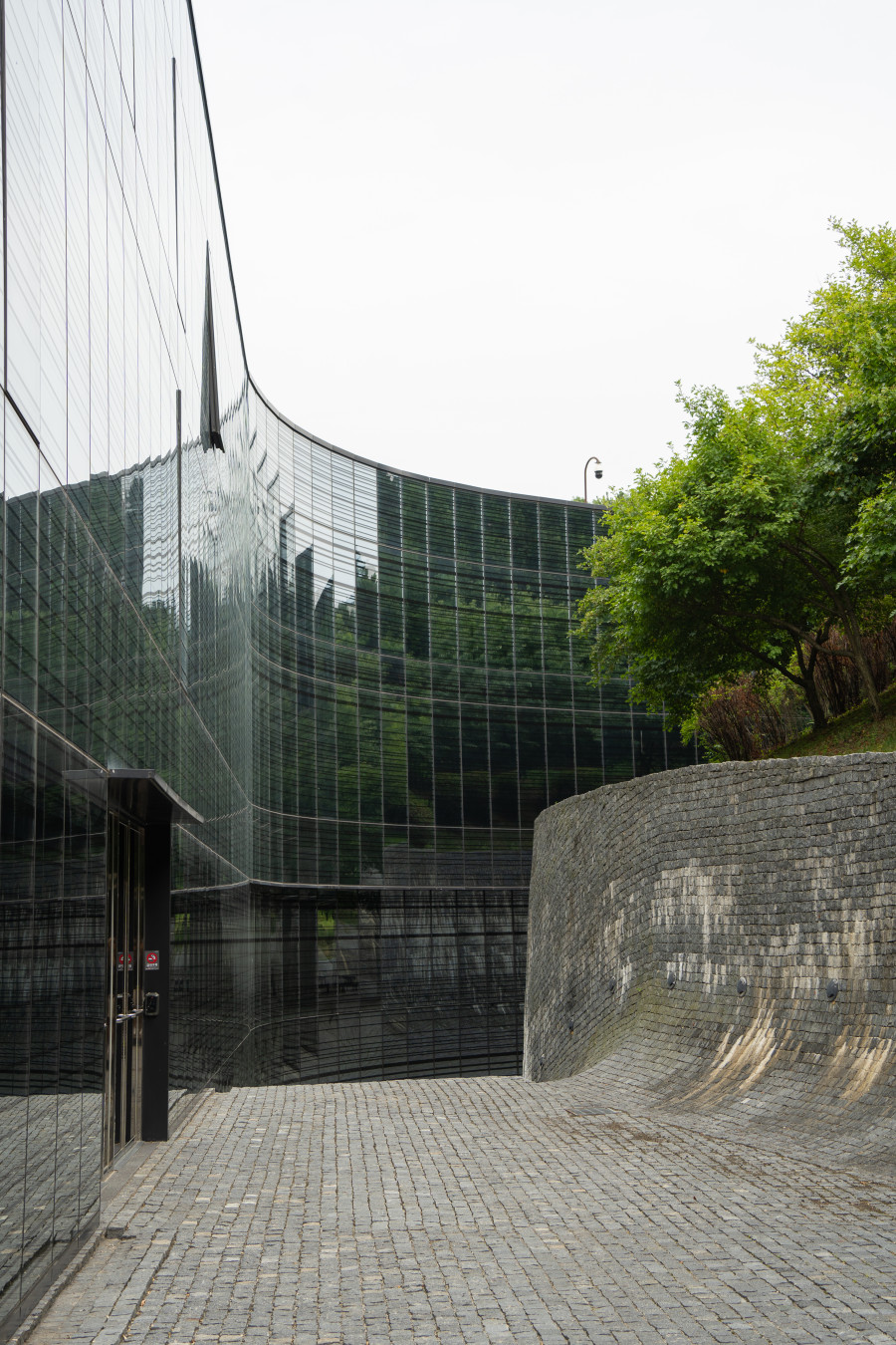 백남준 아트센터 뒷편