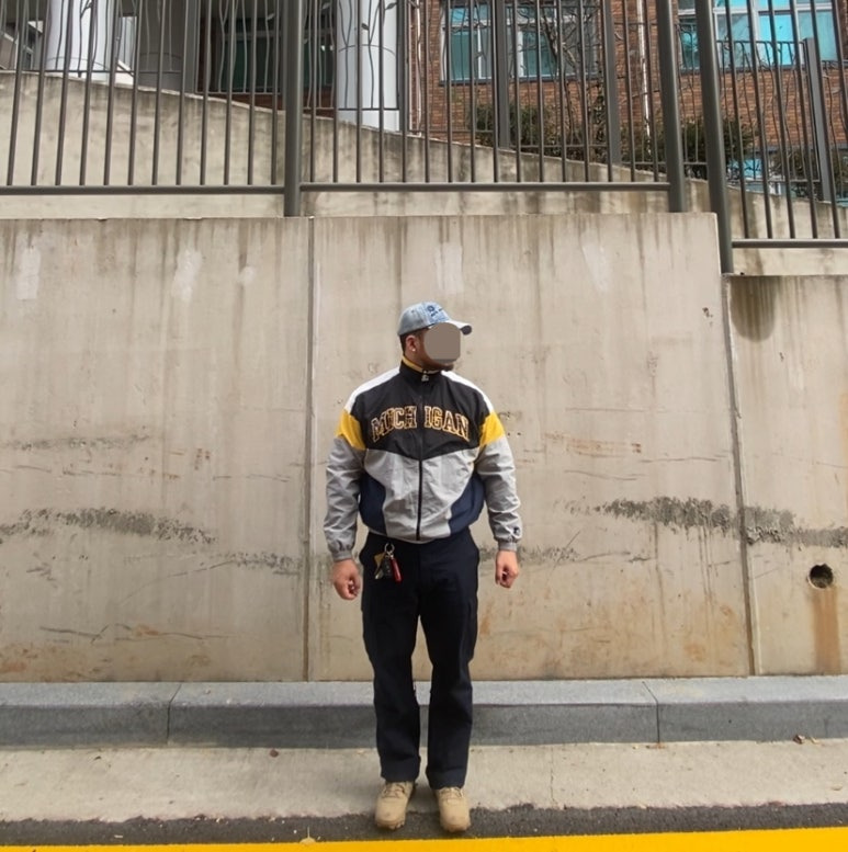 데일리룩('25. 12. 6.)엑스톤즈 빈티지 워싱 데님 볼캡, 스타터 미시간 빈티지바람막이 윈드브레이커 트레이닝재킷, 무신사 무신사스탠다드 카고 팬츠, 아디다스 데저트부츠 사막화