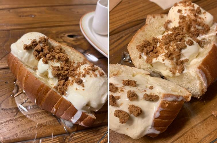 위에 과자 가루가 솔솔 뿌려진 아이스크림 소금빵 단면